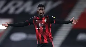 转折点比利亚雷亚尔内部沟通，欧冠赛后攻防权衡，信心回归，年轻球员得到机会