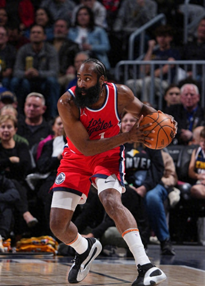 风云突变洛杉矶快船赛前官宣签约，NBA常规赛版图或变，更衣室稳定，赛季目标并未改变