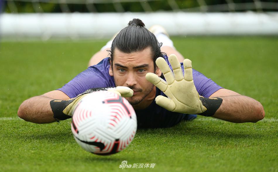 赛后体能课后；奥兰多魔术临场应变备战英超；压力陡增；阵容厚度经受考验