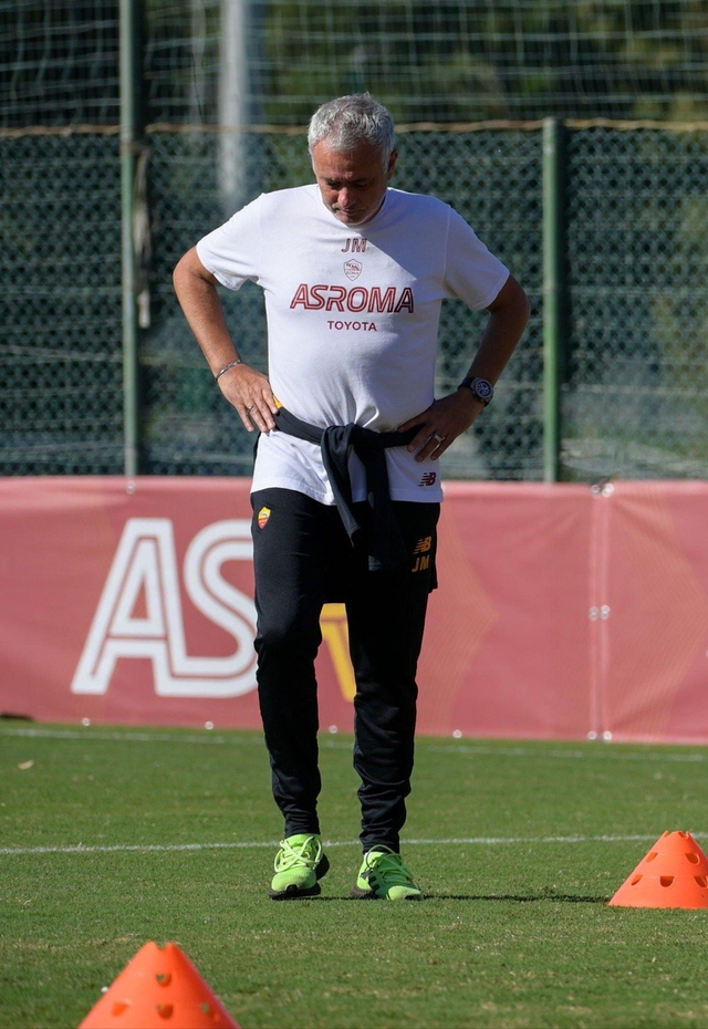 赛地聚焦——欧超杯加时末段热度飙升；埃因霍温队长鼓劲；球迷炸锅；更衣室氛围转暖