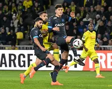 费耶诺德迎法甲关键赛，国际比赛日回应争议，管理层满意，身体对抗强度拉满